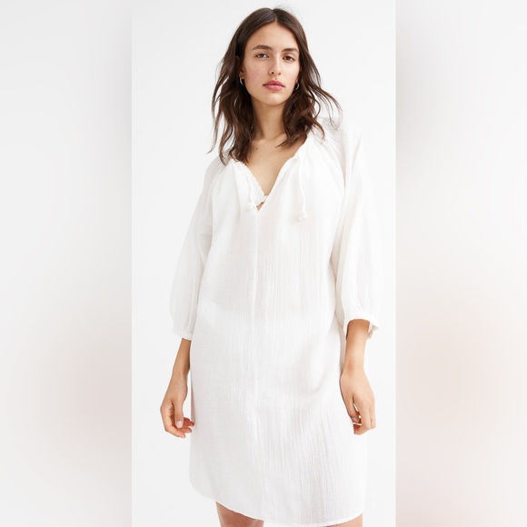 H&M Dresses & Skirts - H&M Balloon-sleeved dress white vacation summer